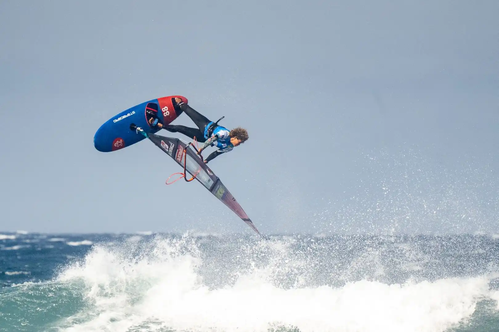 Marino Gil y Sarah-Quita Offringa se coronan campeones en el Gran Canaria Gloria Windsurf World Cup 2024.