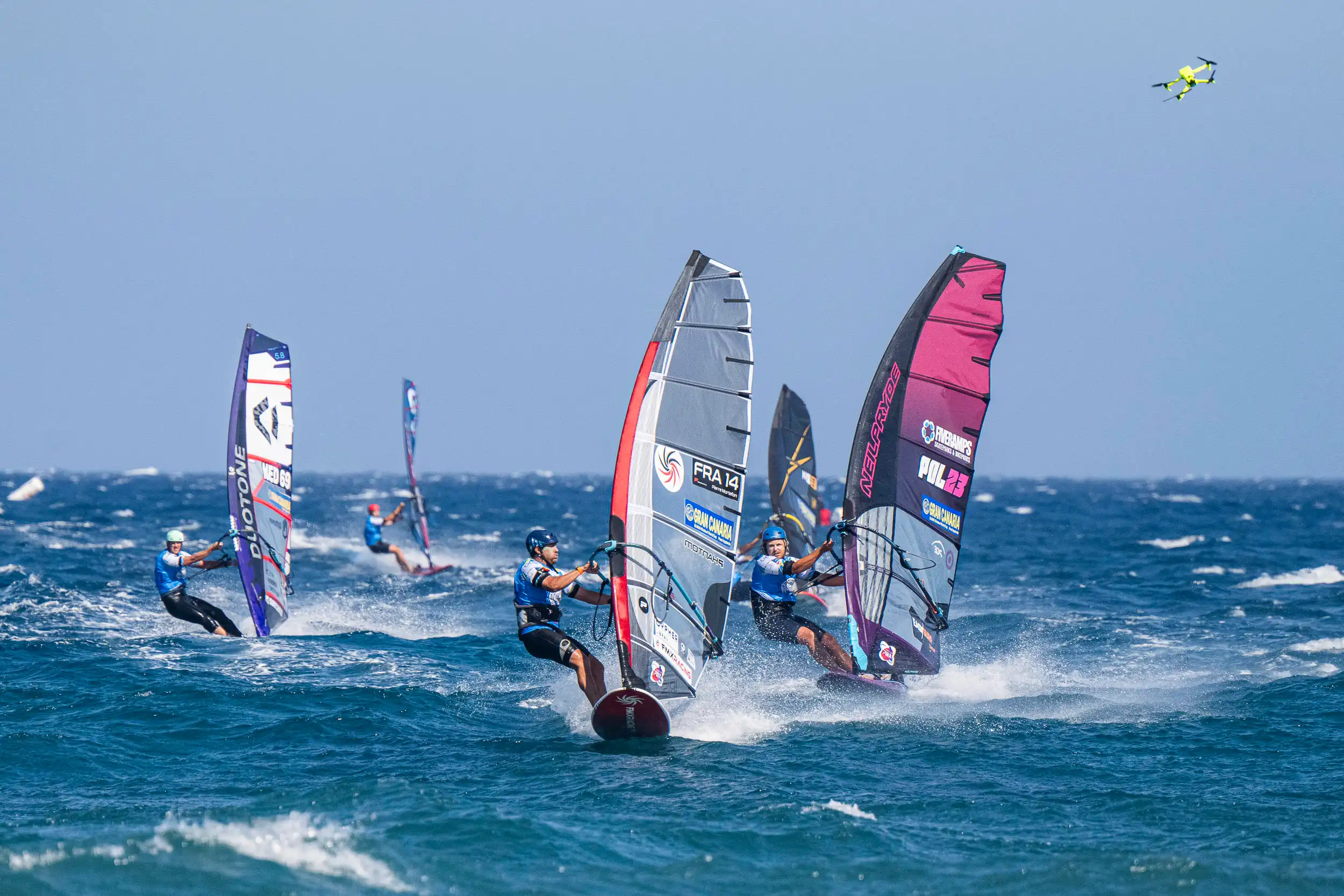 🌊 En el sexto día del Gran Canaria Gloria Windsurf World Cup, Sarah-Quita Offringa y Pierre Mortefon destacan en la nueva y desafiante disciplina Slalom X.