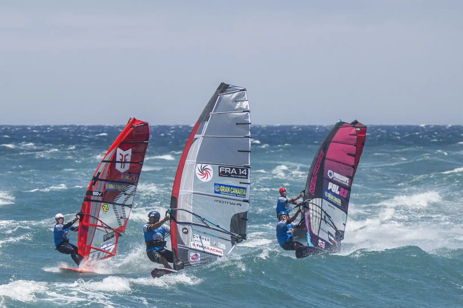 Sarah-Quita Offringa de Aruba y Pierre Mortefon de Francia lideran la nueva disciplina de Slalom X en el Gran Canaria Gloria Windsurf World Cup 2024