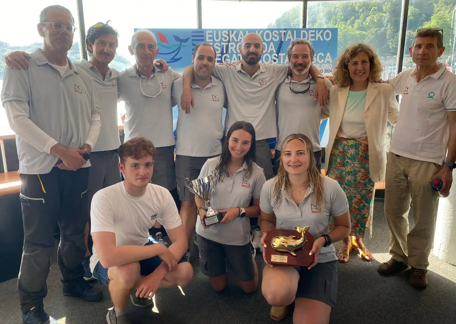 La tripulación del Bullbox asturiano, patroneada por Sebastiano Napoli, se impuso en la 33ª edición de la Regata Costa Vasca.