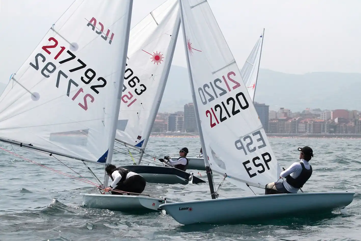 Descubre los resultados y detalles de la XXXIII Regata Costa Vasca-Trofeo Ballena de Oro, donde el Bullbox asturiano se alzó con la victoria.